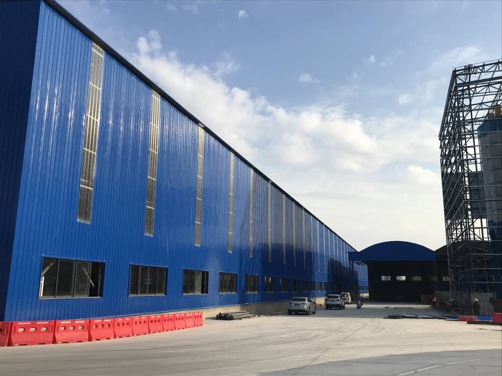 Durable Modern Industrial Earthquake-Resistant Sandwich Panel Workshop Office Mall Steel Structure Building